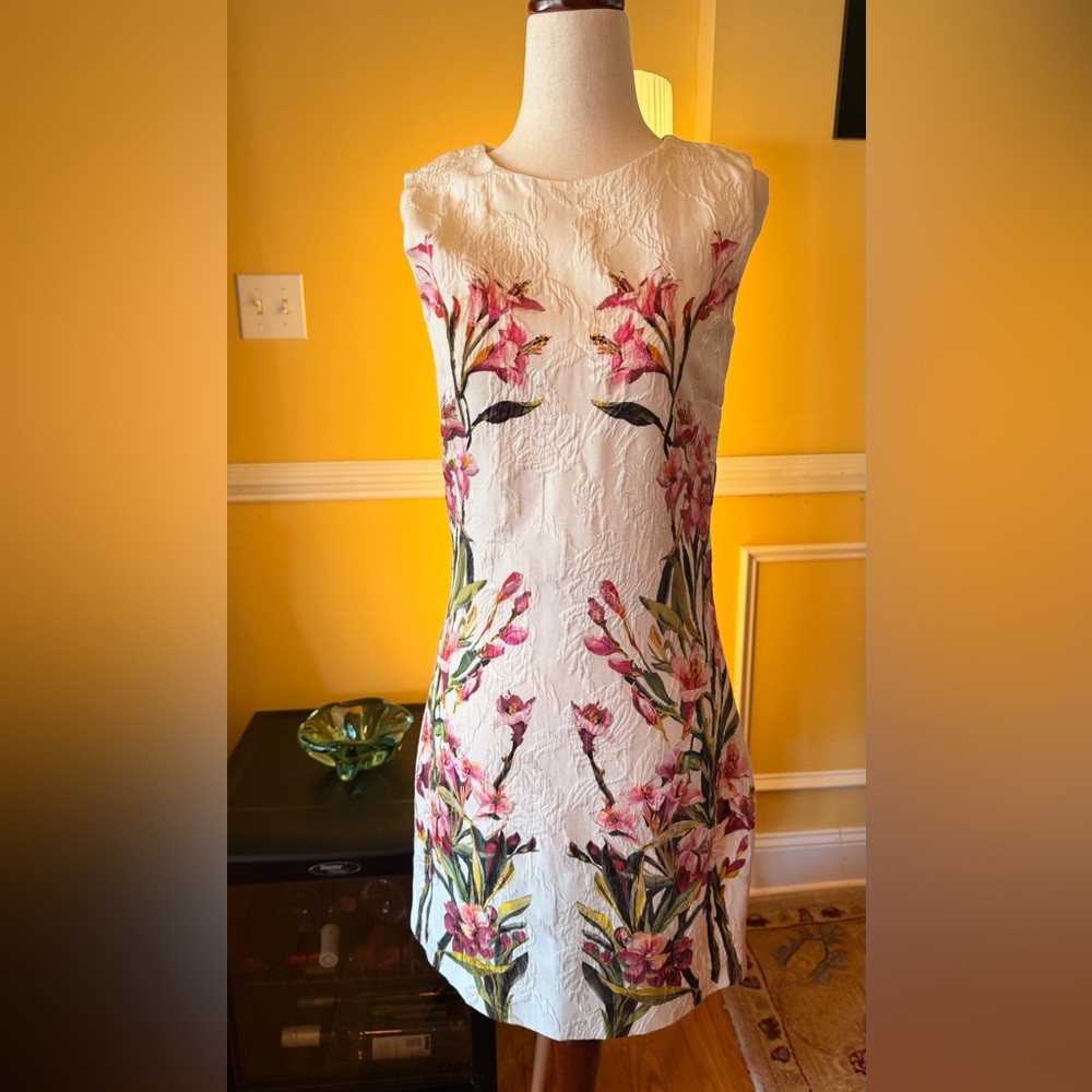 DOLCE & GABBANA - White and Pink  Brocade Mini Dress - Picture 4 of 8